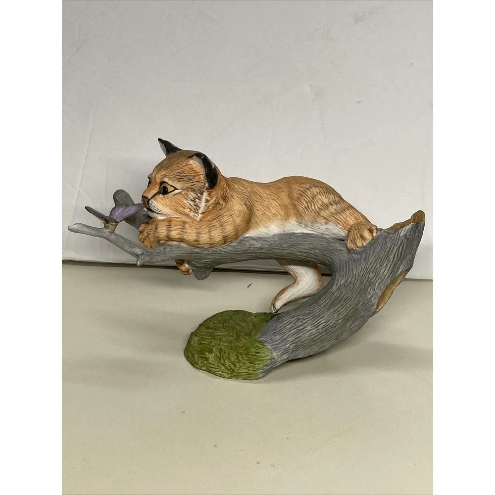 CAPTIVATED 1985 Franklin Mint Fine Porcelain Bobcat W/Butterfly Figurine Vintage